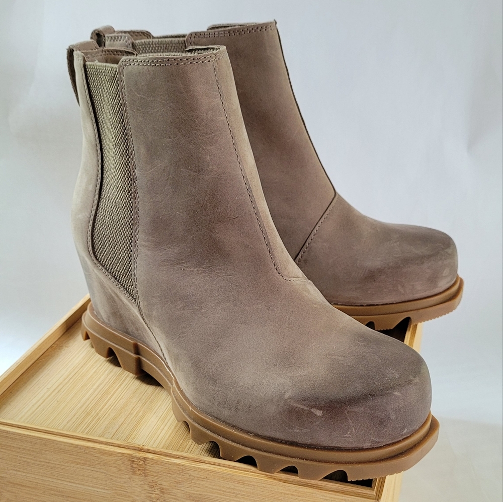 SOREL Taupe Chelsea Joan of Arctic  Ankle Wedge Boot Size 8.5